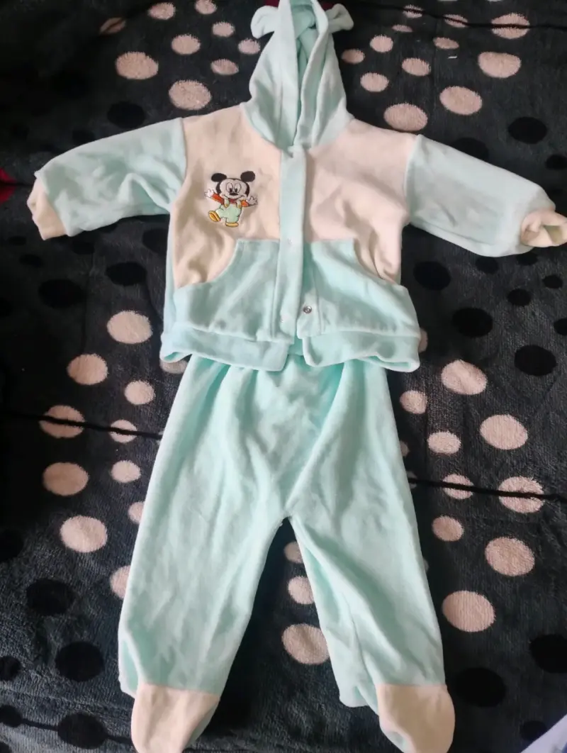 Conjunto polar bebé con capucha Mickey