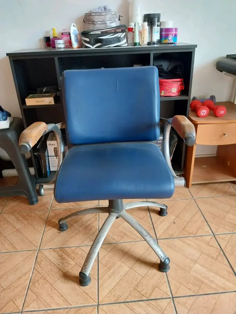 Silla de oficina giratoria azul