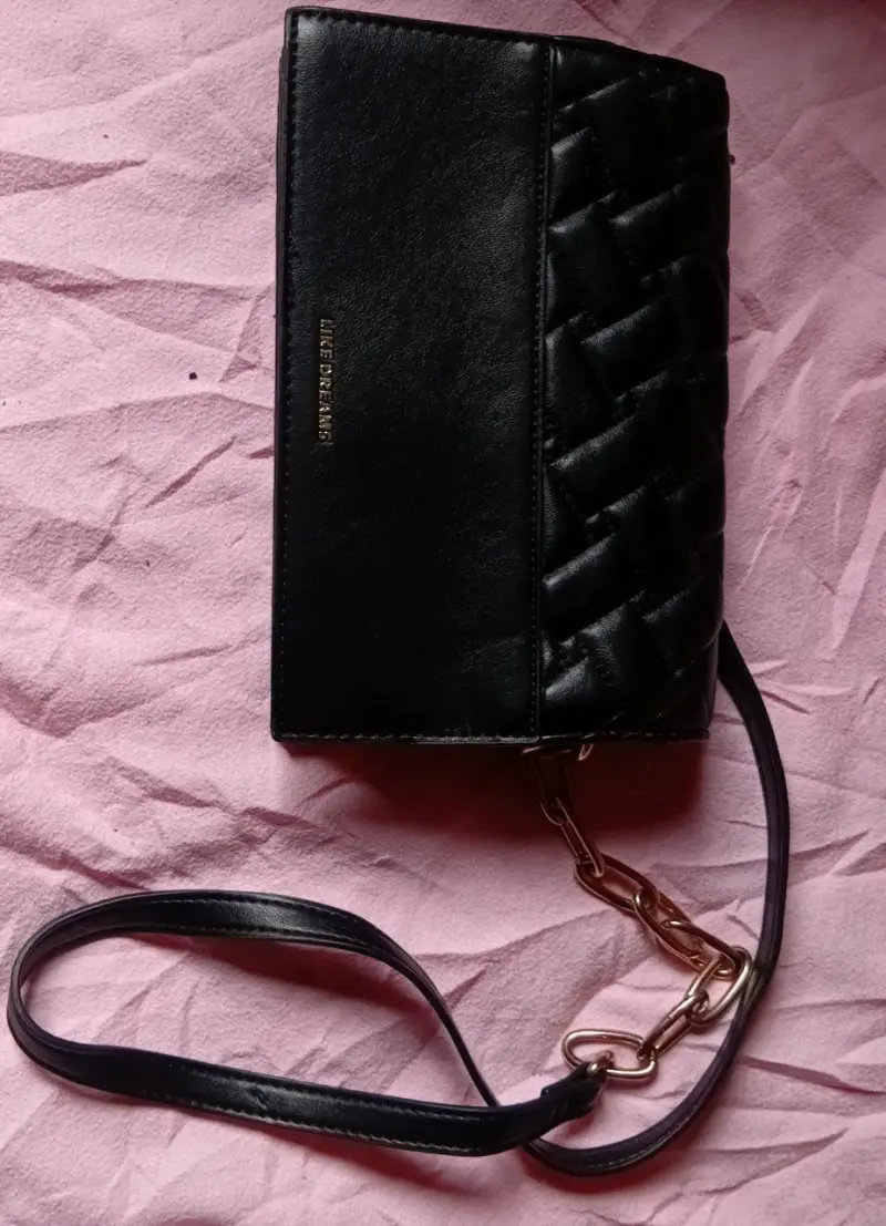 Cartera negra Like Dreams con cadena