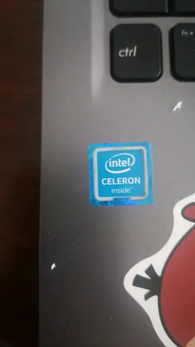 Laptop ASUS con pantalla de 15 pulgadas - miniatura 3