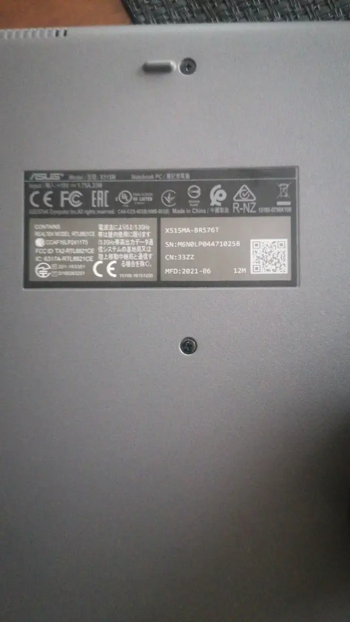 Laptop ASUS con pantalla de 15 pulgadas - 5