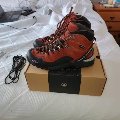 Botas de montaña impermeables rojas - miniatura 2