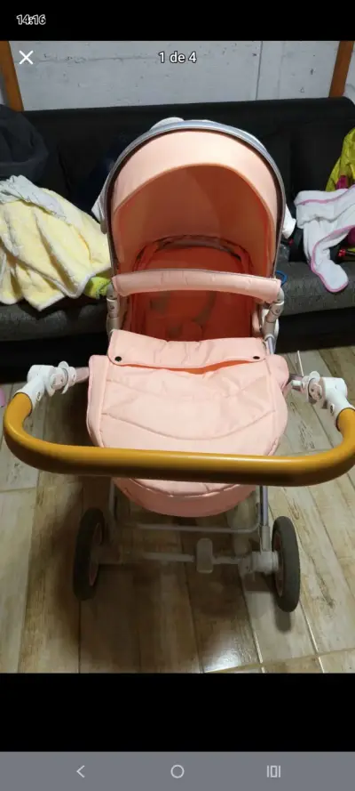 Coche de bebé color rosa en buen estado - miniatura 1