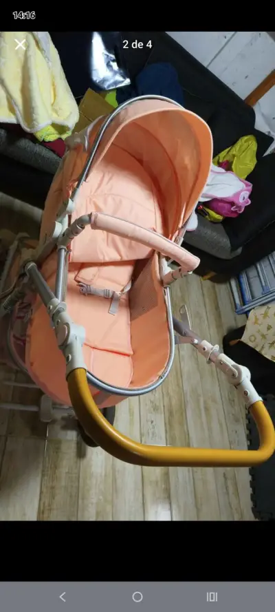 Coche de bebé color rosa en buen estado - miniatura 2