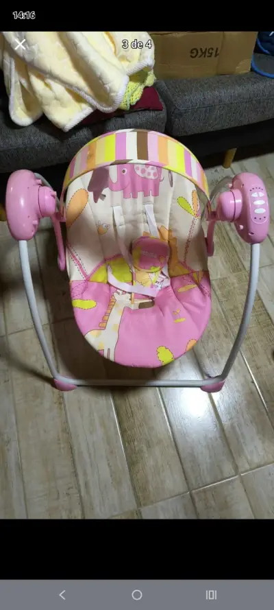 Coche de bebé color rosa en buen estado - miniatura 3