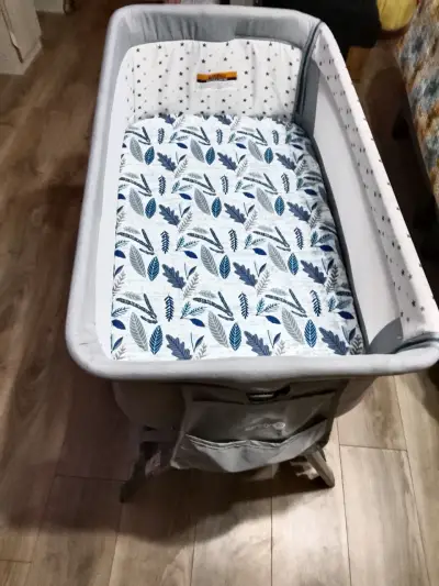Cuna colecho gris con diseño de hojas - miniatura 2