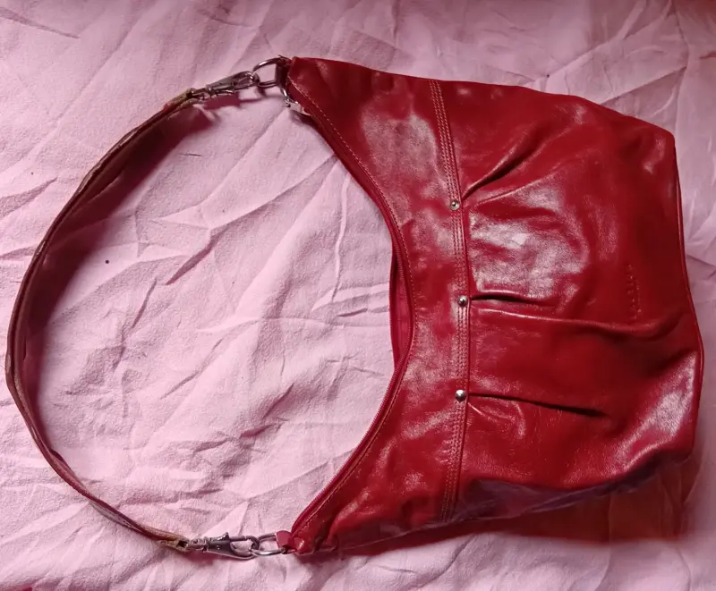 Bolso de cuero sintetico rojo elegante