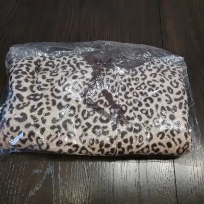 Polerón con capucha estampado leopardo - miniatura 3