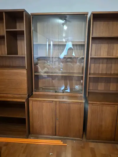 Sofá vintage de terciopelo mostaza - miniatura 3