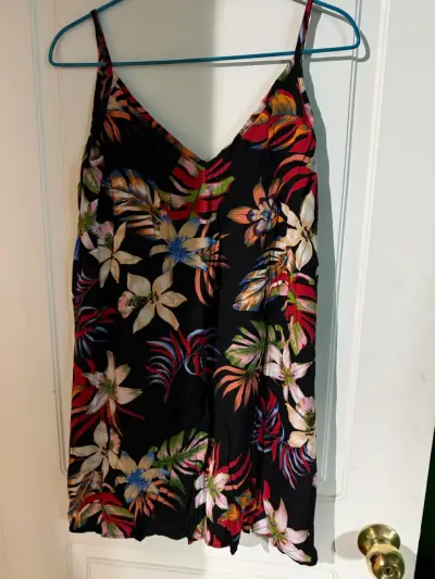 Vestido floral de tirantes - miniatura 2