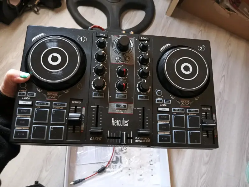 Controlador DJ Hercules DJControl Inpulse 200 - 3