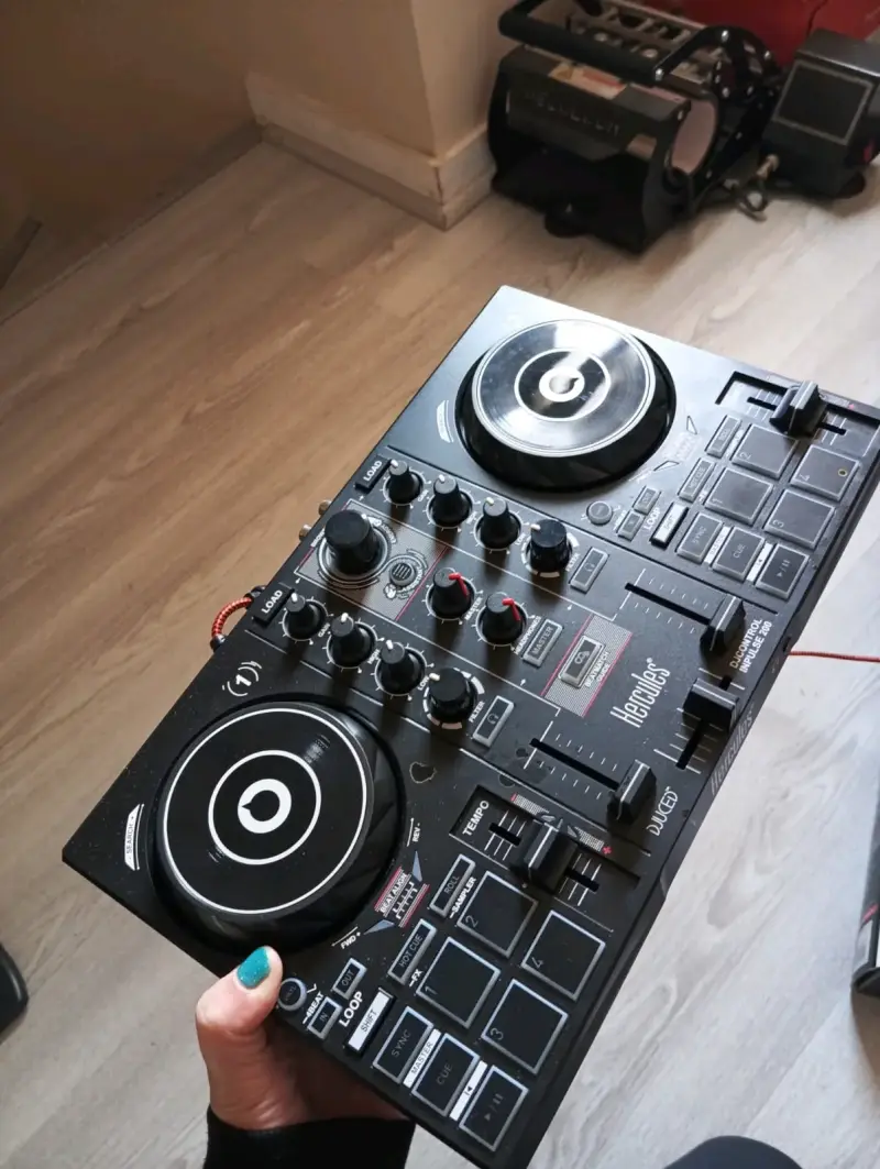 Controlador DJ Hercules DJControl Inpulse 200 - 4