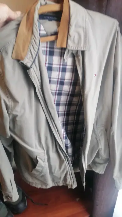 Chaqueta Tommy Hilfiger beige con forro a cuadros - miniatura 1