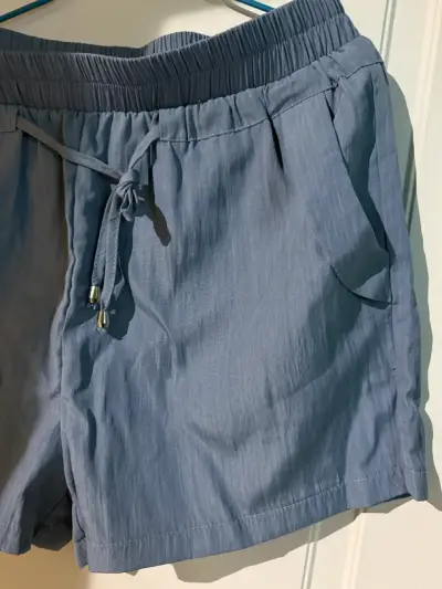 Shorts azul con cintura elástica - miniatura 1