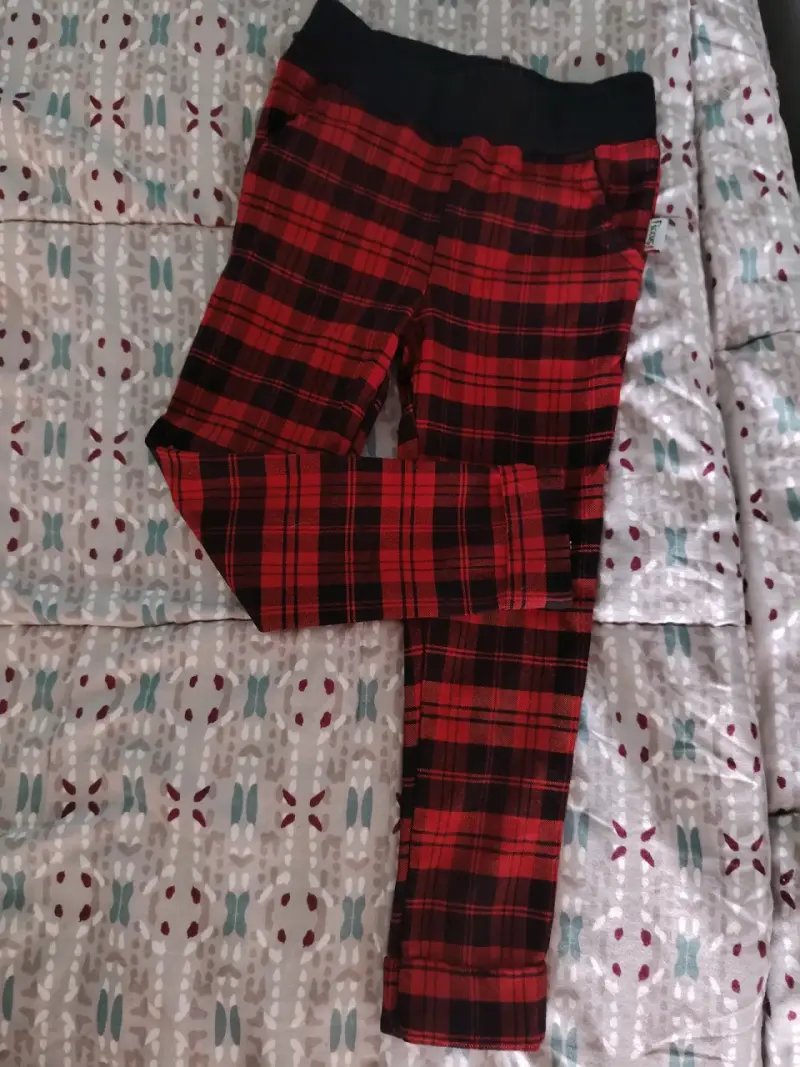 Leggings a cuadros rojos y negros - 1