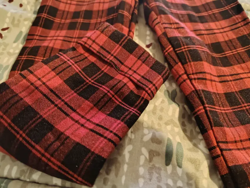 Leggings a cuadros rojos y negros - 5