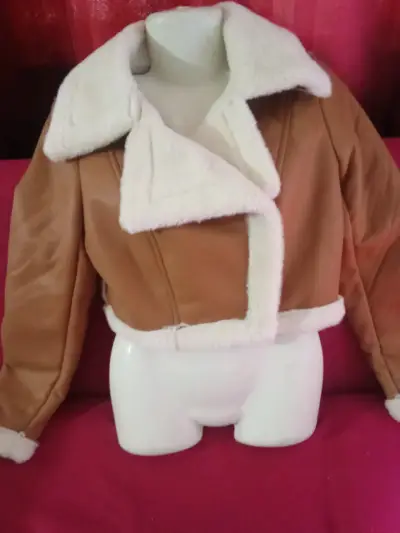 Chaqueta de cuero sintético con forro de lana - miniatura 1