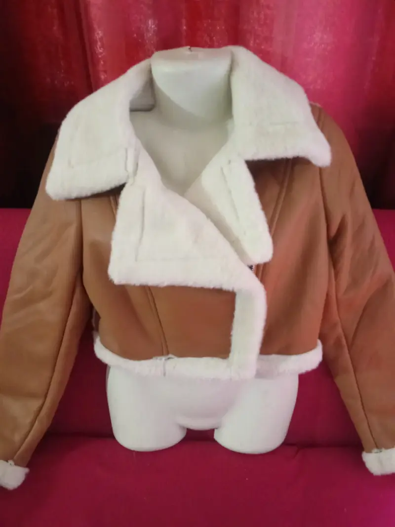 Chaqueta de cuero sintético con forro de lana - 2