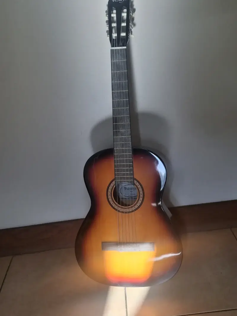 Guitarra acustica Vizcaya casi nueva SIN USO - 2