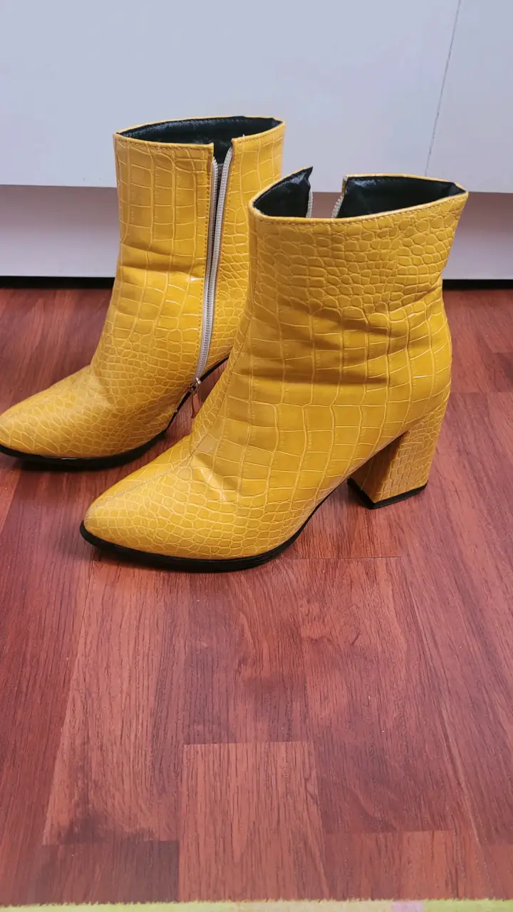 Botines amarillos de tacón alto - 1