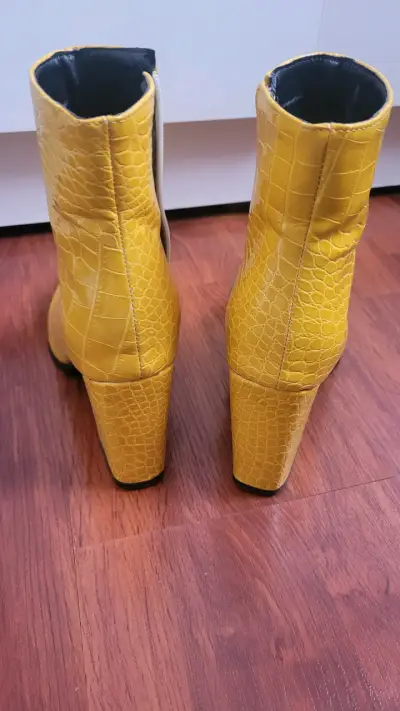 Botines amarillos de tacón alto - miniatura 3