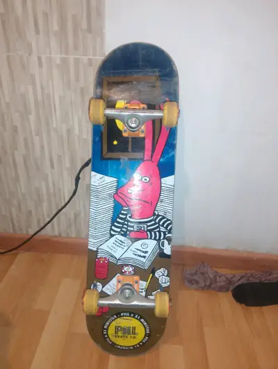 Skateboard Pill con diseño gráfico - miniatura 1