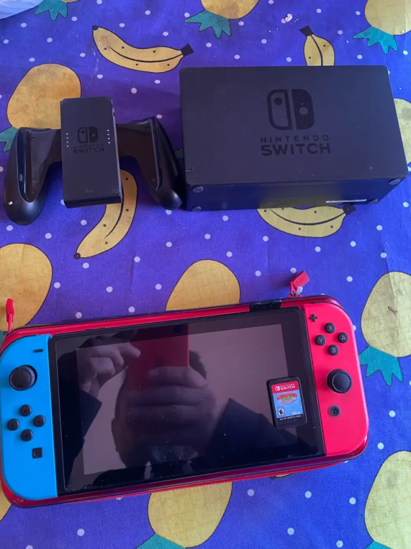 Consola Nintendo Switch con accesorios - 1