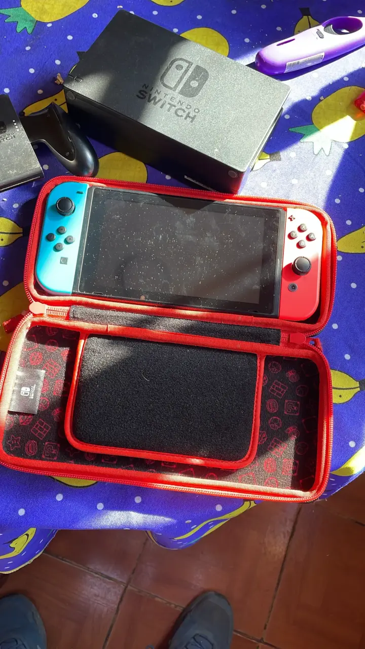 Consola Nintendo Switch con accesorios - 3