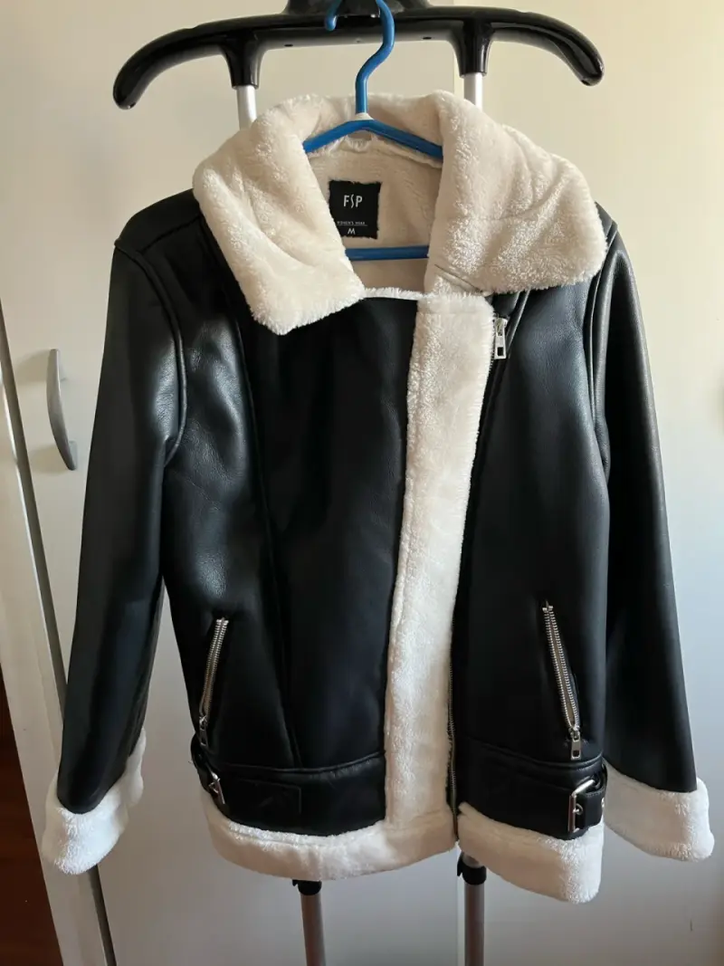 Chaqueta de cuero sintético con forro de lana