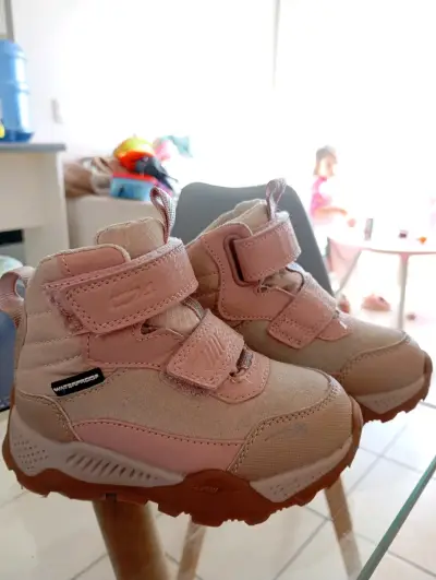 Botas impermeables para niña color rosa - miniatura 1