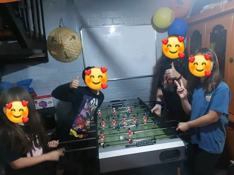 Mesa de futbolito para niños