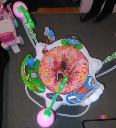 Centro de actividades para bebé con juguetes - miniatura 1