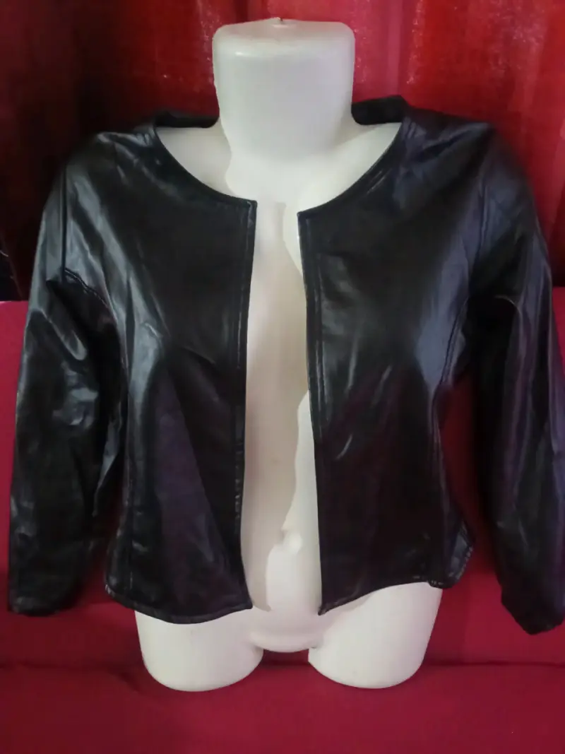 Chaqueta de cuero negra para mujer - 2