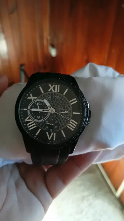 Reloj Guess negro con detalles brillantes - miniatura 1