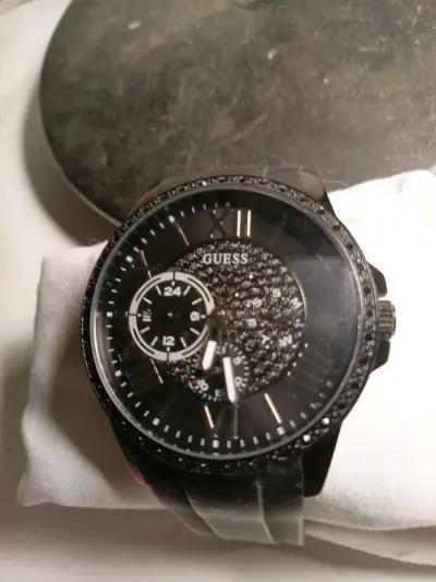 Reloj Guess negro con detalles brillantes - miniatura 2