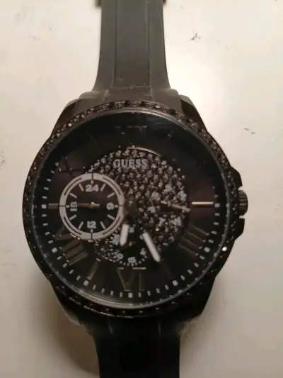 Reloj Guess negro con detalles brillantes - miniatura 3