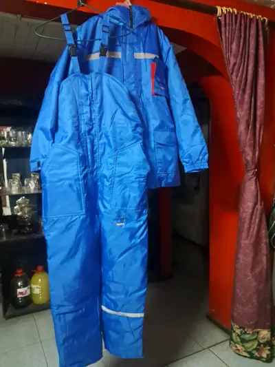 Traje impermiable azul con tirantes talla M - miniatura 1