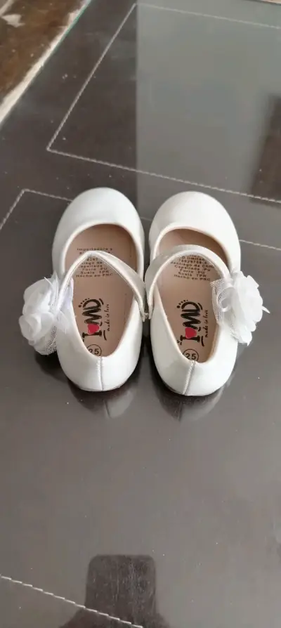 Zapatos de niña blancos de charol - miniatura 4