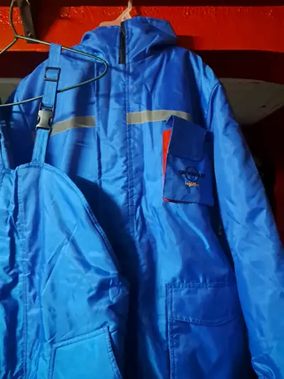 Traje impermiable azul con tirantes talla M - miniatura 2