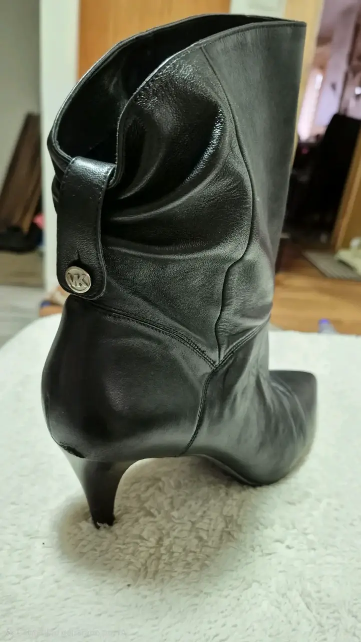 Botas de cuero negras con tacón - 1