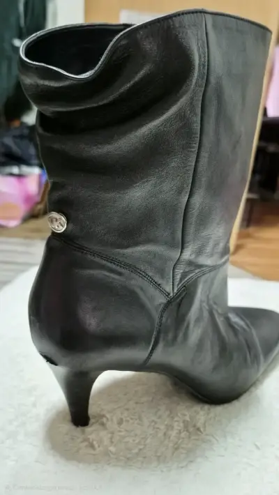 Botas de cuero negras con tacón - miniatura 3