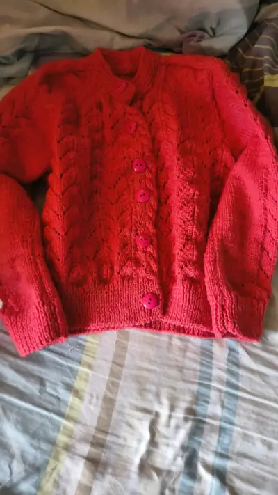 Poncho azul con capucha y flecos - miniatura 4