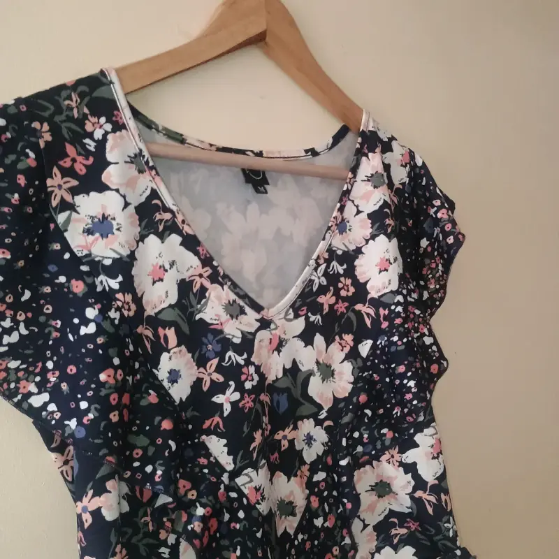Blusa floral con volantes - 3