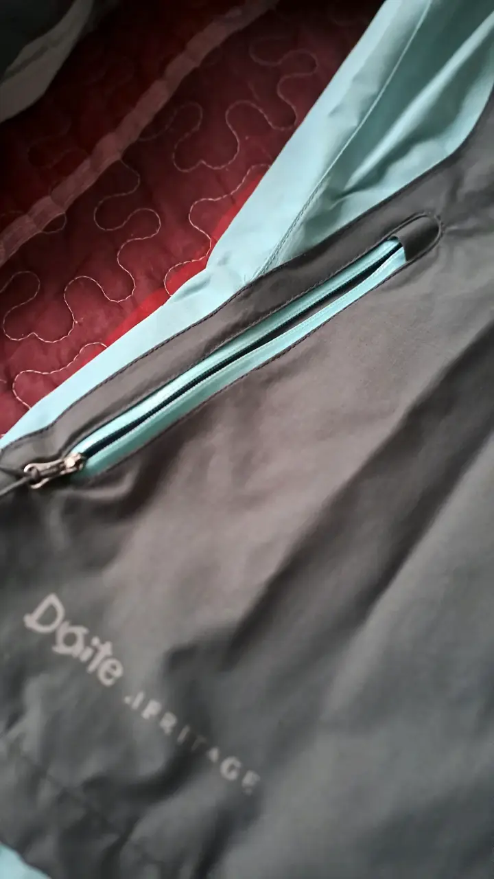 Chaqueta impermeable con capucha gris - 6