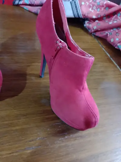 Botines de tacón alto rojos - miniatura 1