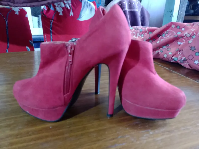 Botines de tacón alto rojos - 2