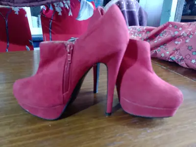 Botines de tacón alto rojos - miniatura 2