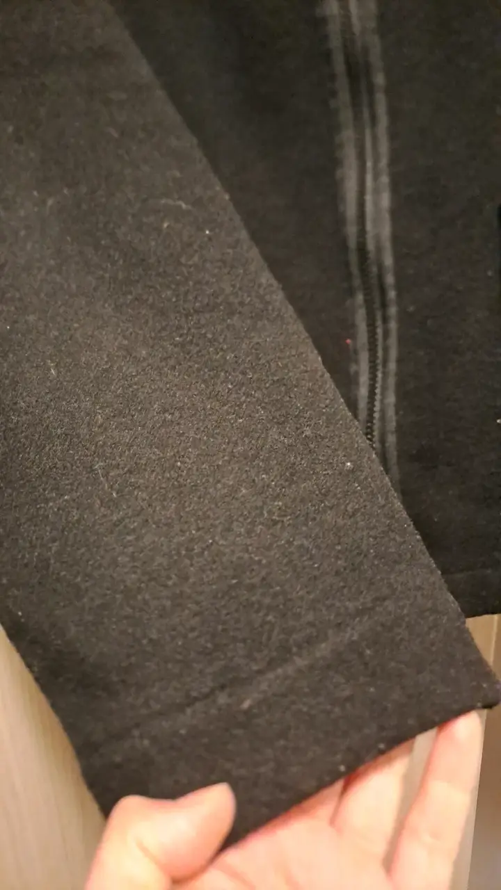 Chaqueta negra con cierre frontal - 2