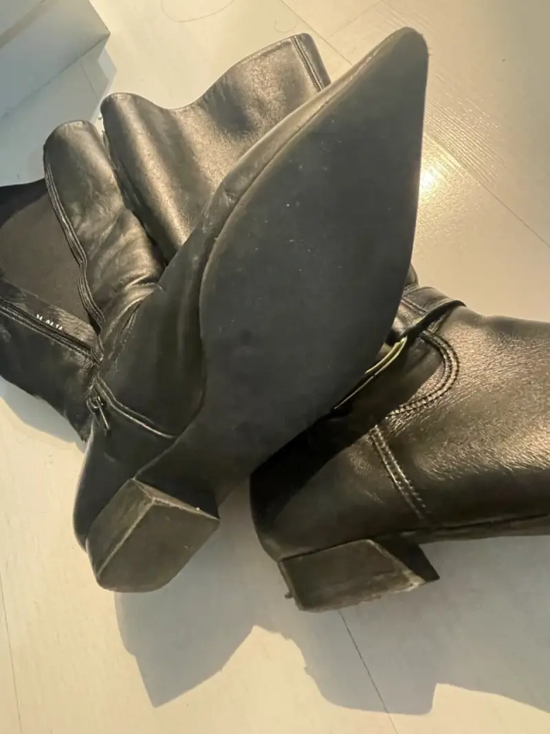Botas largas de cuero negro - 2