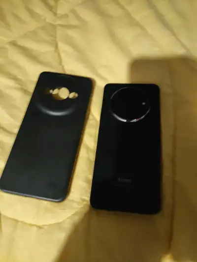 Smartphone Redmi con funda protectora - miniatura 1